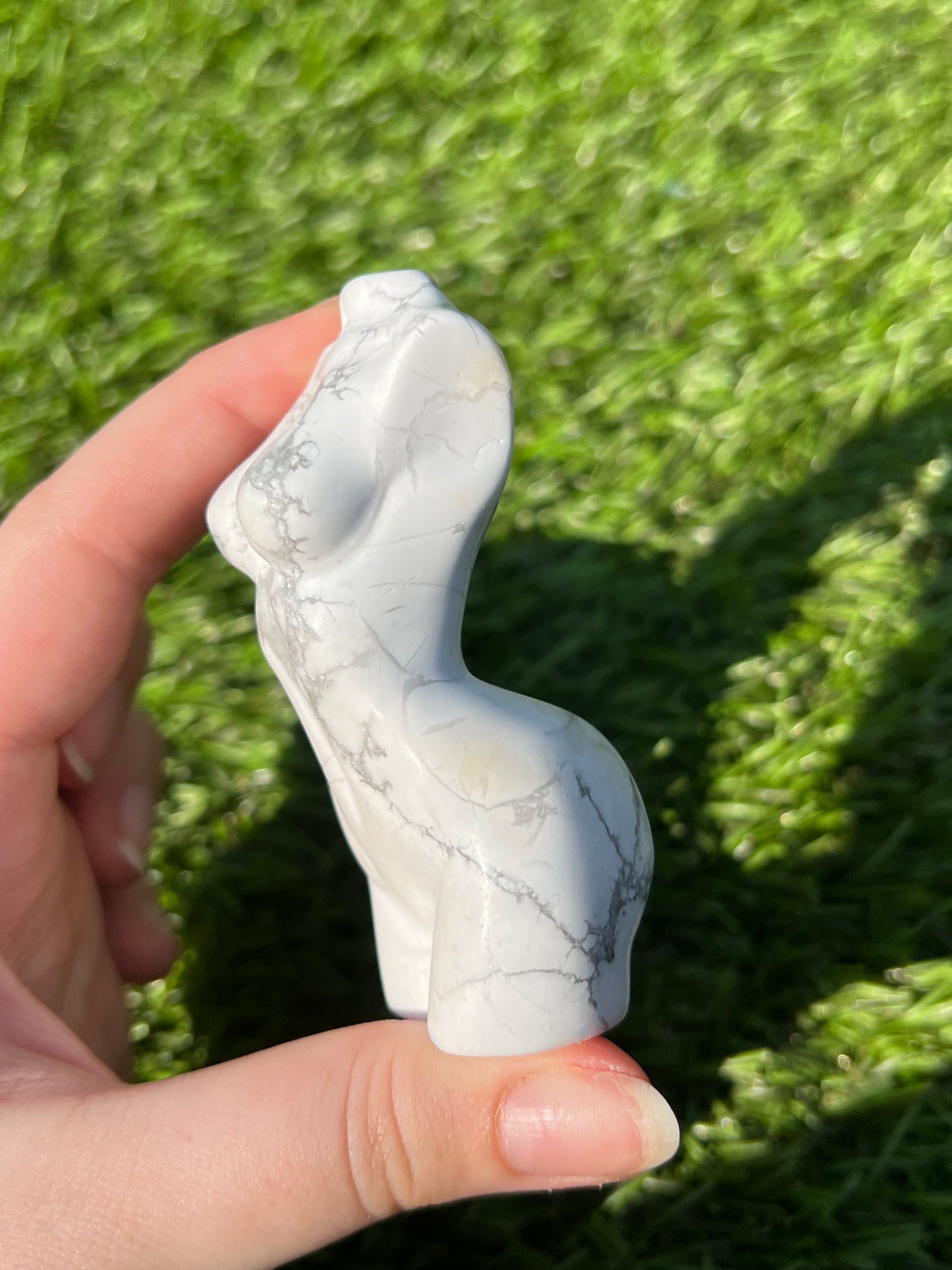 Howlite lady body