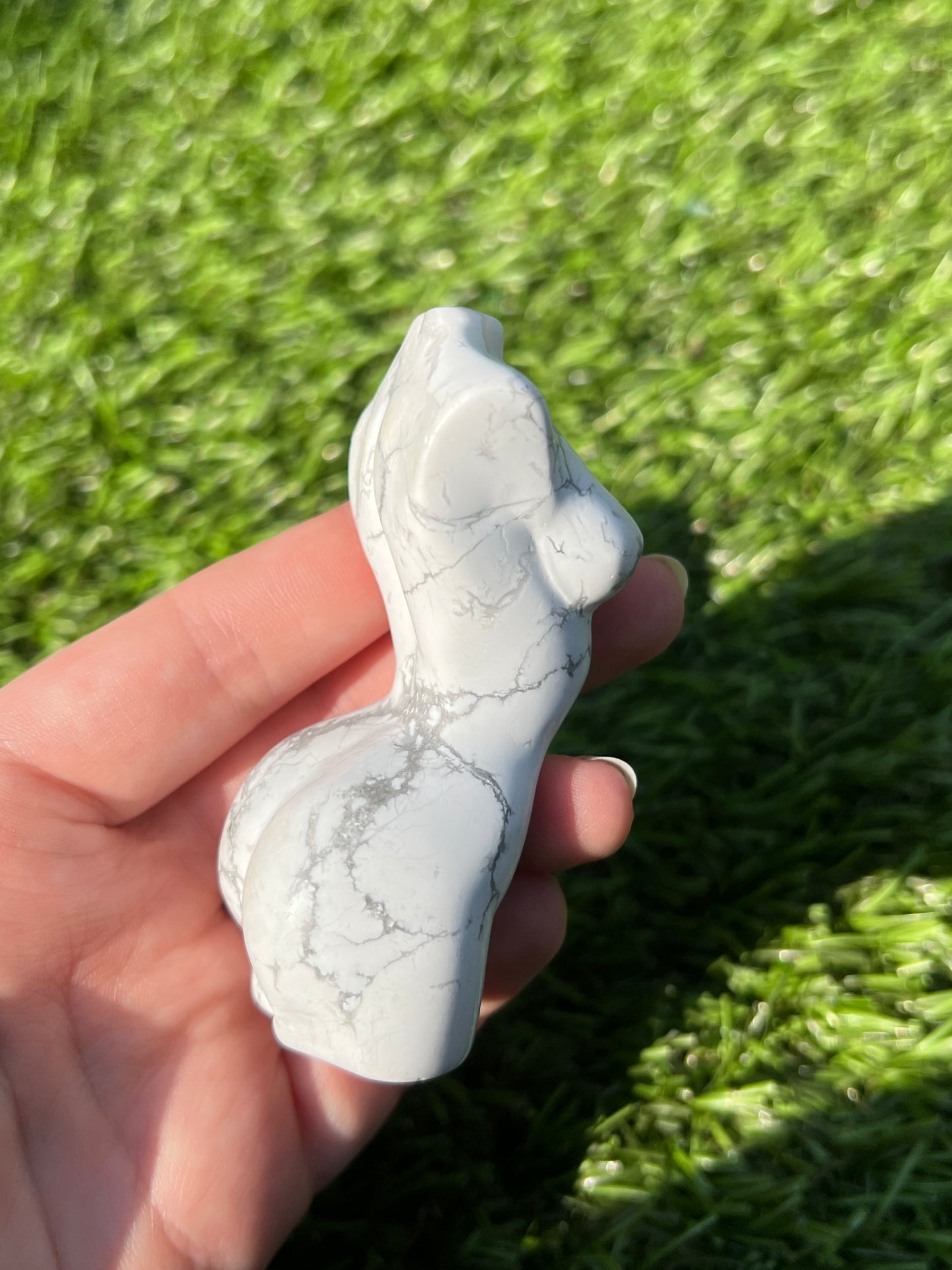 Howlite lady body