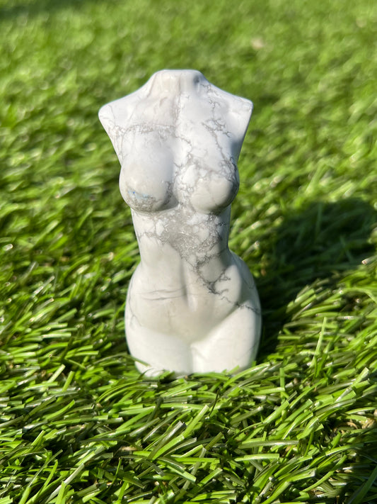 Howlite lady body