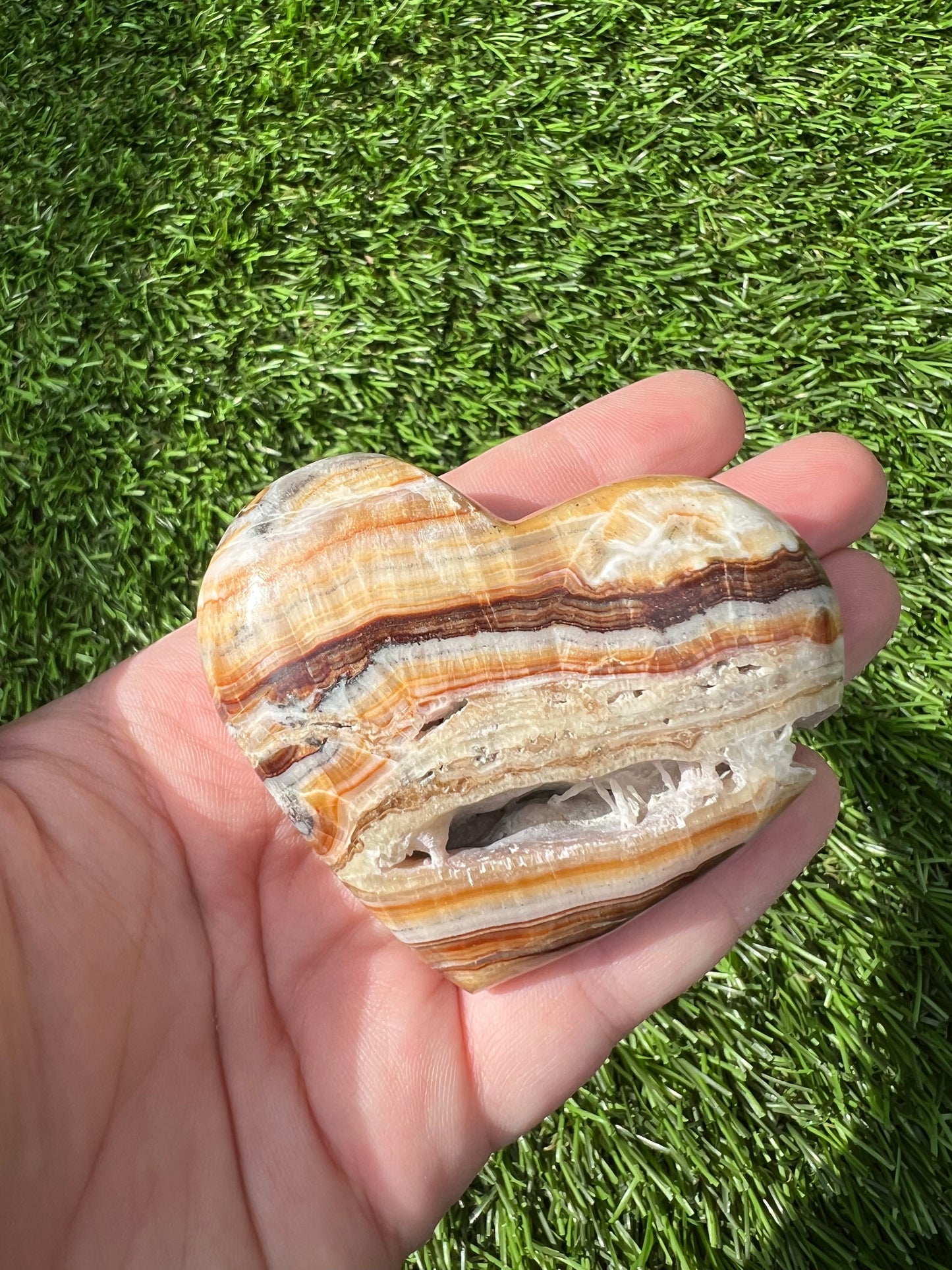 Aragonite puffy heart